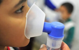 InfoGripe: com volta às aulas, segue em alta casos de síndrome respiratória aguda em crianças