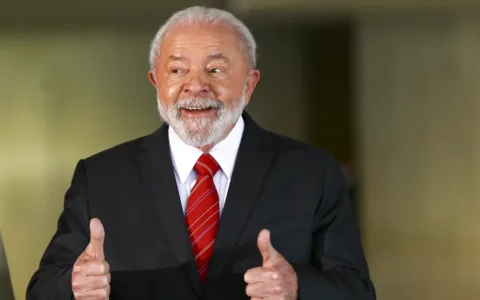 lula-diz-que-economia-vive-mel
