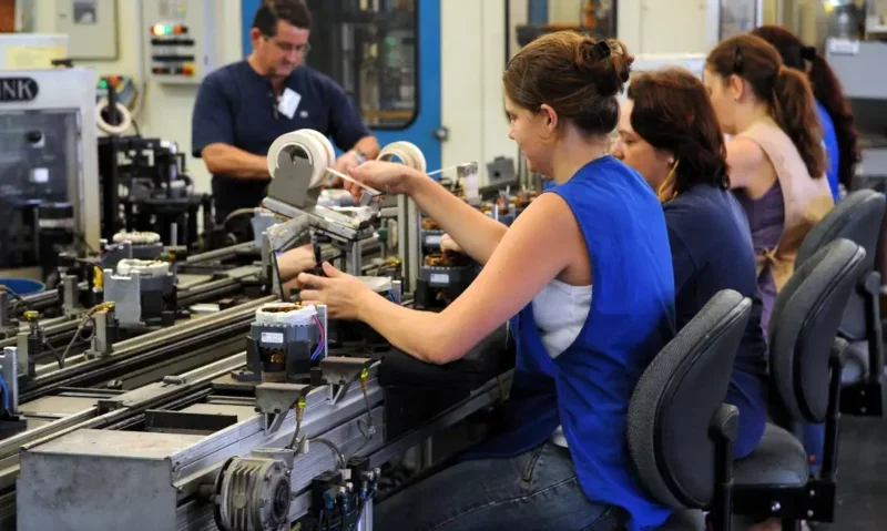 Produção industrial recua 0,1% no 4º trimestre de 2024 ante 3º trimestre