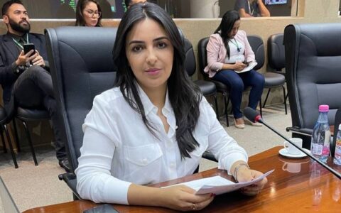thaysa-lippy-rompe-isolamento-