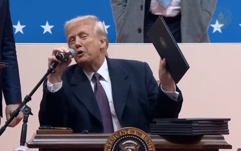 trump-reforca-critica-aos-pais