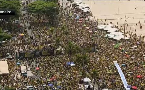 Ato de Bolsonaro é 'flopado' e tem menos de 2% do público previsto
