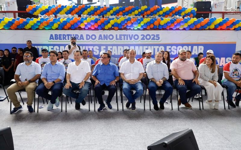 Adail se antecipa e já declara apoio a Omar Aziz para governador