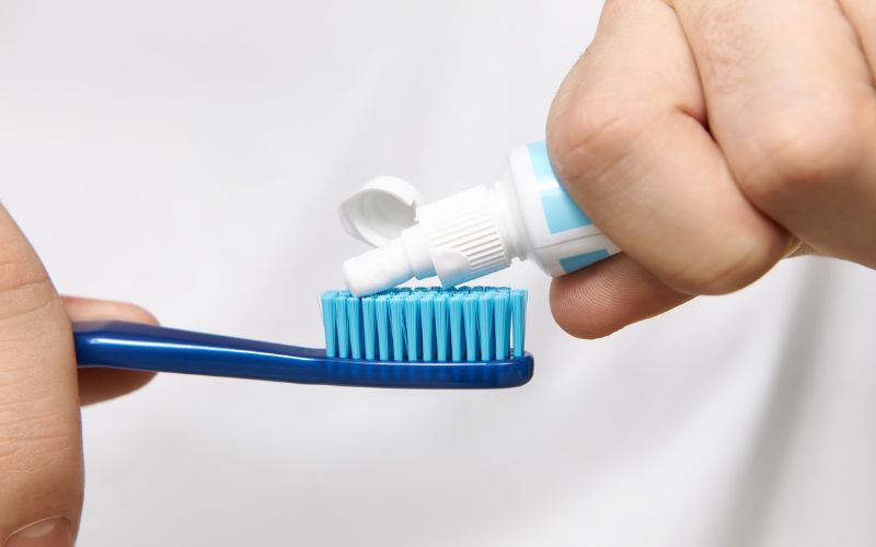 Foto: freepik Anvisa suspende creme dental da Colgate após relatos de reações