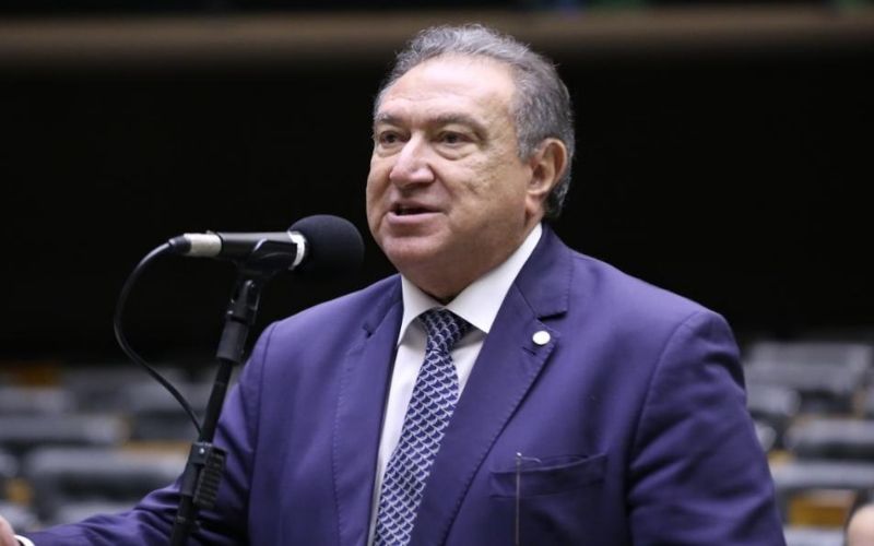 Foto: (Kayo Magalhães/Câmara dos Deputados
) Deputado usa promessa de reforma do aeródromo de Carauari para se promover