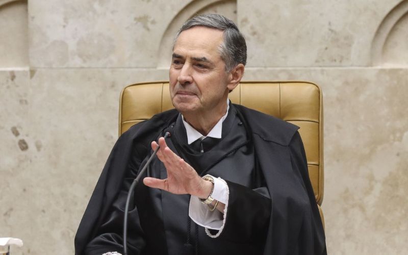 (Foto: Valter Campanato/Agência Brasil) Barroso frustra Bolsonaro e vota por Moraes, Zanin e Dino no julgamento da denúncia do golpe