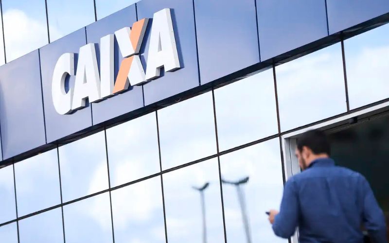Foto: (Marcelo Camargo/ Agência Brasil) Caixa libera abono salarial para nascidos em março e abril