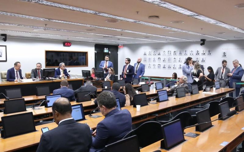 Comissão da Câmara - Foto: (Kayo Magalhães/Câmara dos Deputados)
Câmara discute o impacto do setor de energia em terras indígenas