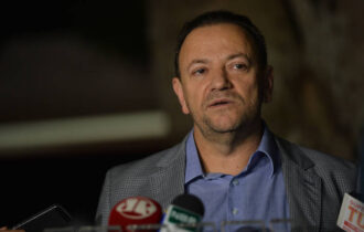 Edinho Silva tem 'todas as qualidades' para ser presidente do PT, diz Gleisi