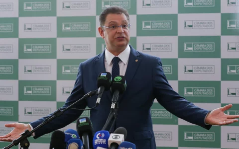 lider-do-pl-confirma-apoio-de-
