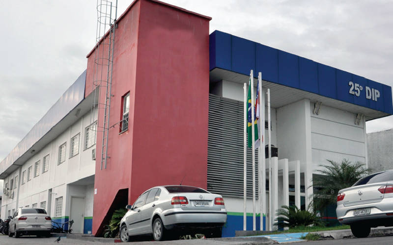 (Foto: Divulgação/PC-AM.) Mulher é presa por esquema de desvio de mais de R$ 500 mil em empresas de vestuário