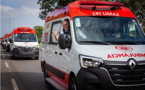 saude-entrega-quatro-ambulanci
