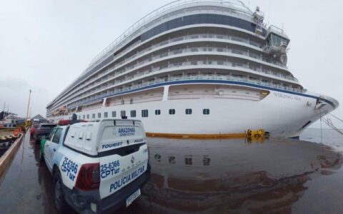 turismo-manaus-recebe-dois-cru