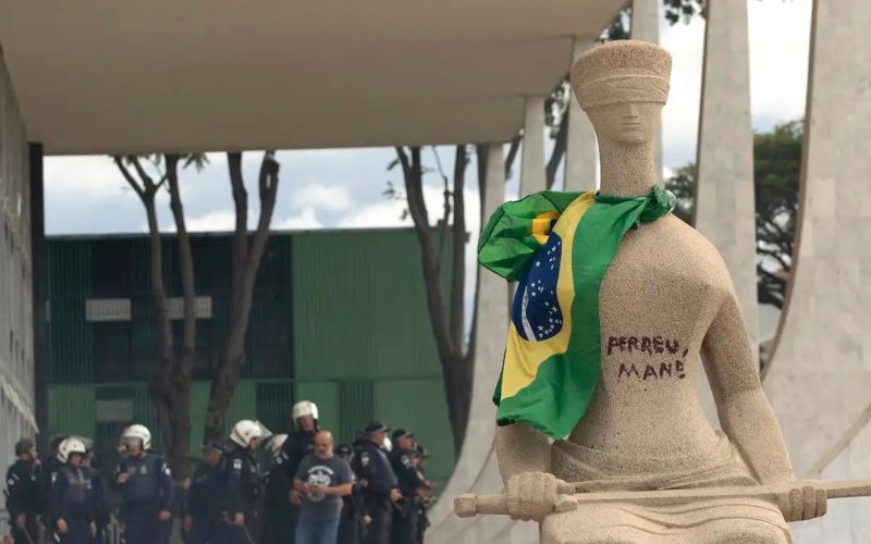 arrependida-mulher-que-pichou-