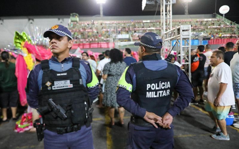 cerca-de-35-mil-policiais-gara