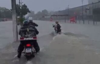 chuva-deixa-manaus-em-alerta-c
