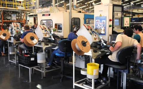 mercado-de-trabalho-cria-432-m