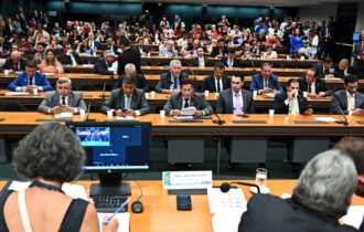 no-congresso-comissao-mantem-v
