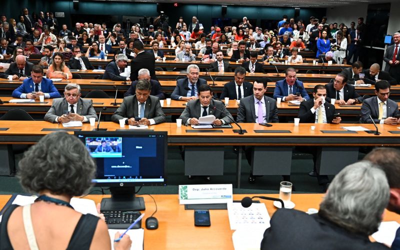 no-congresso-comissao-mantem-v