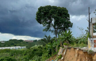 Crescimento desordenado impulsiona queimadas urbanas, alerta ambientalista