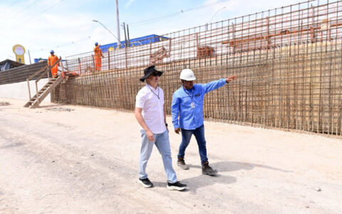 Prefeito David Almeida vistoria avanço das obras do complexo viário Rei Pelé na zona Leste