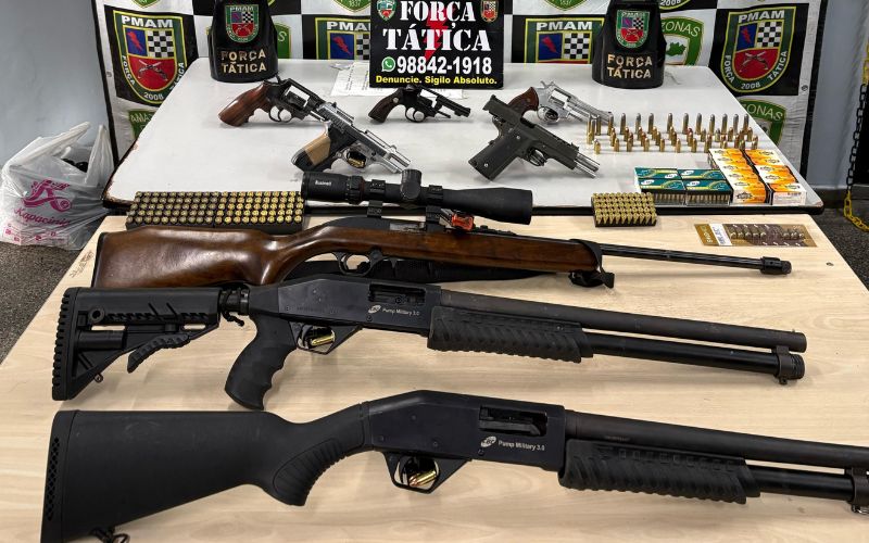 (Foto: Divulgação/PMAM) Após denúncia de violência doméstica, polícia encontra arsenal de armas