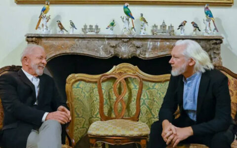 Assange é exemplo na luta pelos direitos humanos, diz Lula após reunião