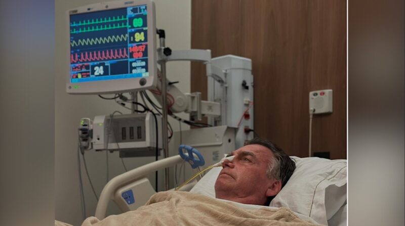 (Foto: Reprodução/Instagram@jairmessiasbolsonaro Bolsonaro permanece na UTI após cirurgia, sem previsão de alta