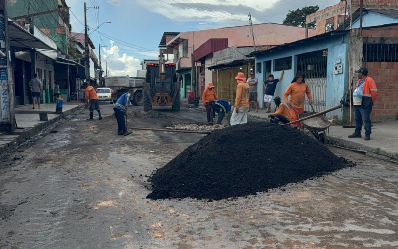 (Foto: Alessandro Araújo / Seminf) Cidade de Deus recebe obra de recuperação asfáltica