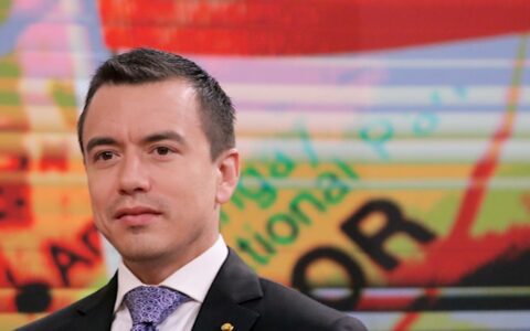 eleitores-do-equador-reelegem-