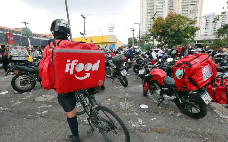 (Foto: Paulo Pinto/Agência Brasil) Entregadores mantêm paralisação por melhores condições de trabalho