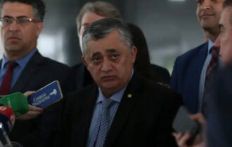 Lula pediu a líderes empenho para discutir IR nos próximos 3 meses, diz José Guimarães