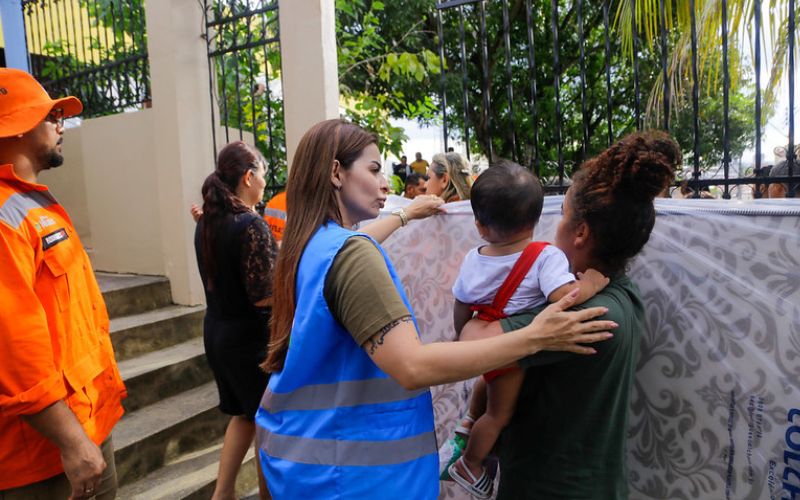 Mais de 200 famílias afetadas pela chuva recebem atendimento social