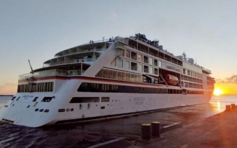 manaus-recebe-navio-hanseatic-