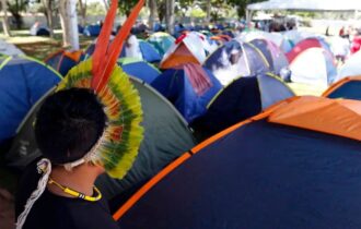 milhares-de-indigenas-acampam-