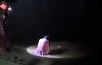 misterio-na-ponta-negra-mulher