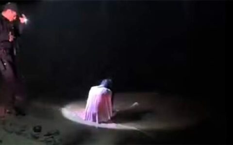misterio-na-ponta-negra-mulher