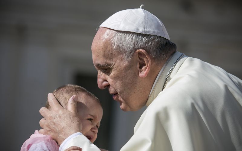 (Foto: georgevieirasilva/DepositFotos) Morte do Papa Francisco comove fiéis e lideranças católicas em Manaus