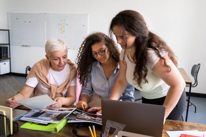 (Foto: Reprodução/Freepik) Mulheres no Brasil enfrentam uma diferença salarial de 20% a menos que os homens