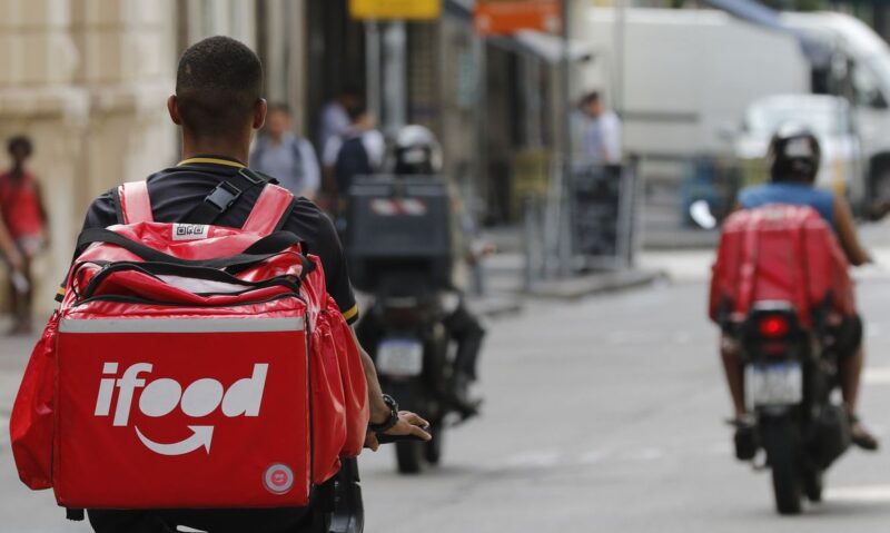 (Foto; Fernando Frazão/Agência Brasil) Número de trabalhadores de apps como iFood cresce quase 50% no Brasil