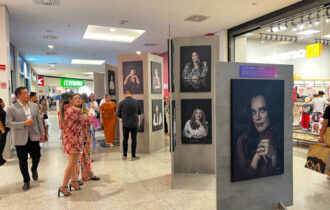 Palácio da Justiça recebe exposição fotobiográfica que retrata mais de 80 personalidades do Amazonas