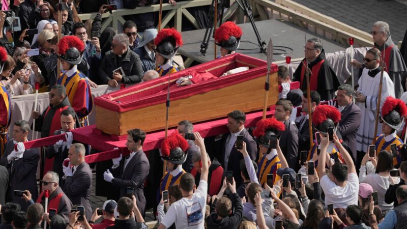 (Foto: Reprodução/Vatican News) Papa Francisco é sepultado em cerimônia solene no Vaticano