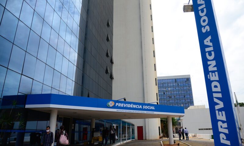 (Foto: Marcello Casal Jr/Agência Brasil)
Para reduzir filas, governo retoma incentivo a servidores do INSS