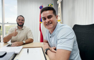 Prefeito David Almeida anuncia pagamento do 14º salário para 1.842 servidores da rede municipal de ensino