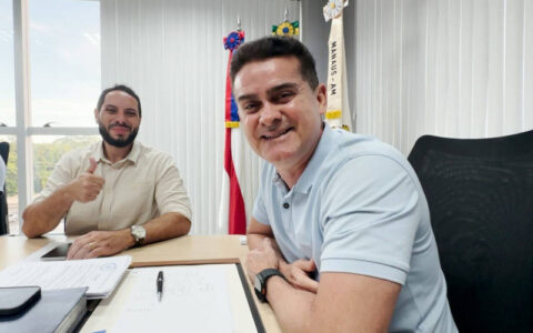 Prefeito David Almeida anuncia pagamento do 14º salário para 1.842 servidores da rede municipal de ensino