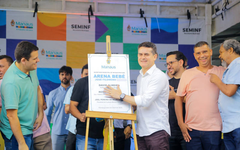 (Foto: Dhyeizo Lemos e João Viana/Semcom) David entrega campo do Bebé revitalizado e reforça compromisso com o esporte
