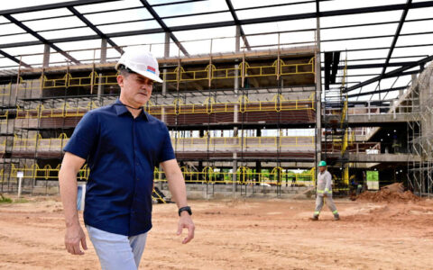 Prefeito David Almeida fiscaliza obras em Manaus e destaca modernização dos laboratórios e entrega de novas USFs