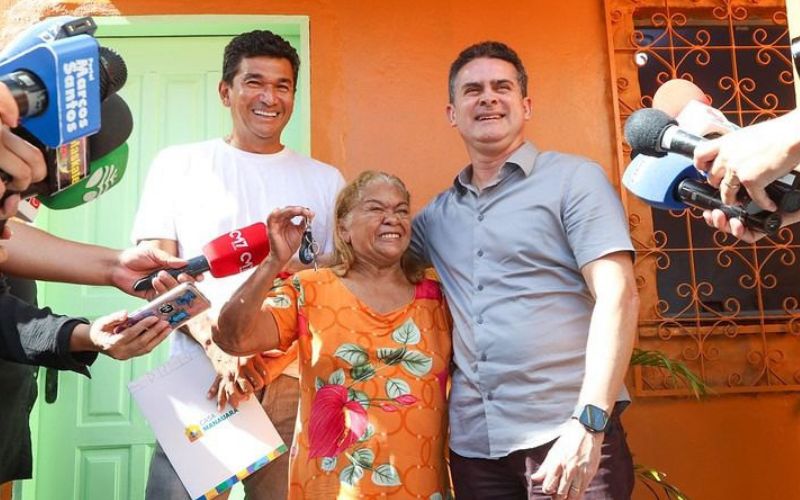 Fotos - Antônio Pereira/Semcom Programa ‘Casa Manauara’ entrega residências reformadas a mais de 300 famílias beneficiadas