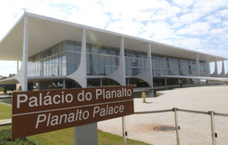 Tudo acaba um dia: A Fragilidade do Poder