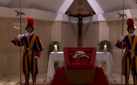 velorio-do-papa-francisco-come